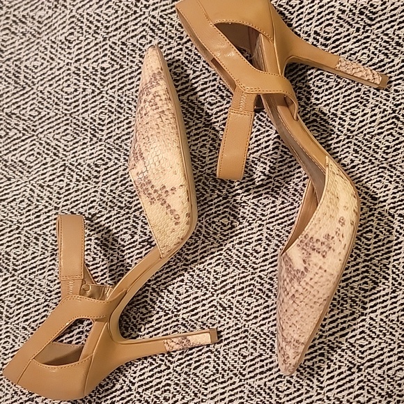 BCBGeneration Tan and Snakeskin Heels Sz 9 - Picture 1 of 10